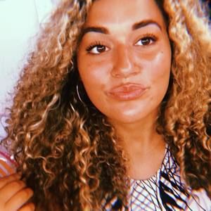 Meet your Posher, Chloe